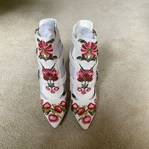 Show Dazzle flower boots
